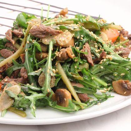 «Тёплый салат с языком и грибами»